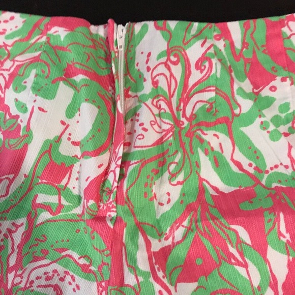 Lilly Pulitzer Liza Shorts, Forgot My Trunks Green Pink Lace Design - Size 0 - Picture 4 of 10